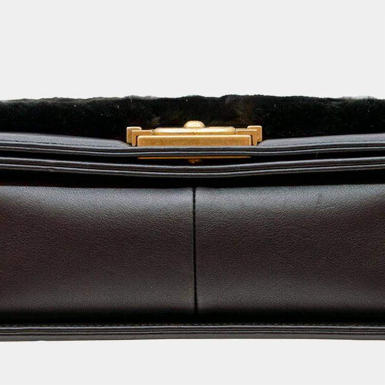 مملوكة مسبقًا Chanel Black Leather Fur Medium Boy Top Handle Flap Shoulder Bag