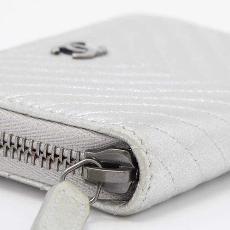 Pre Owned Chanel Metallic Silver Chevron Leather CC Zip Coin Purse