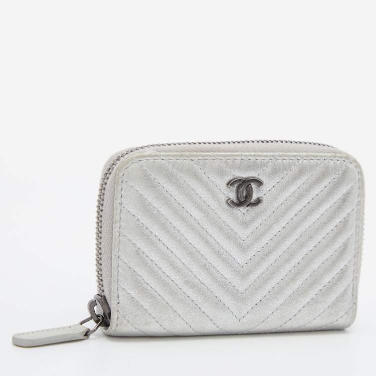 Pre Owned Chanel Metallic Silver Chevron Leather CC Zip Coin Purse