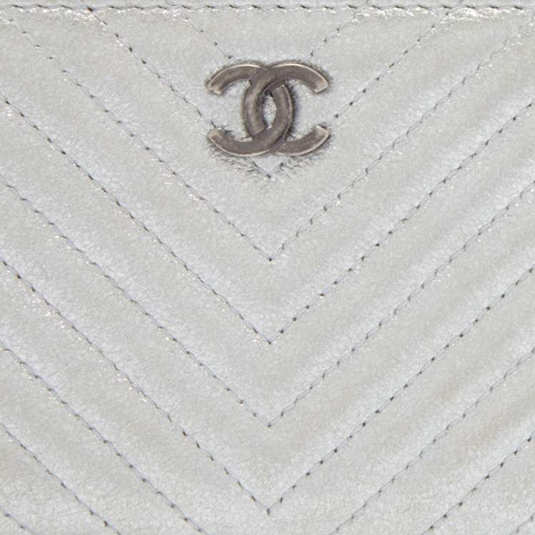 Pre Owned Chanel Metallic Silver Chevron Leather CC Zip Coin Purse