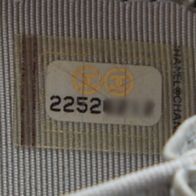 Pre Owned Chanel Metallic Silver Chevron Leather CC Zip Coin Purse