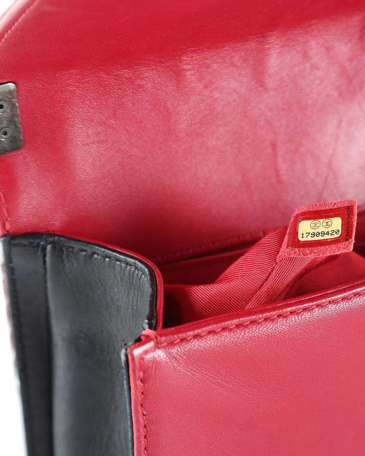 Pre Owned Chanel Black Quilted Leather With Red Trims Old Medium Boy Shoulder Bag