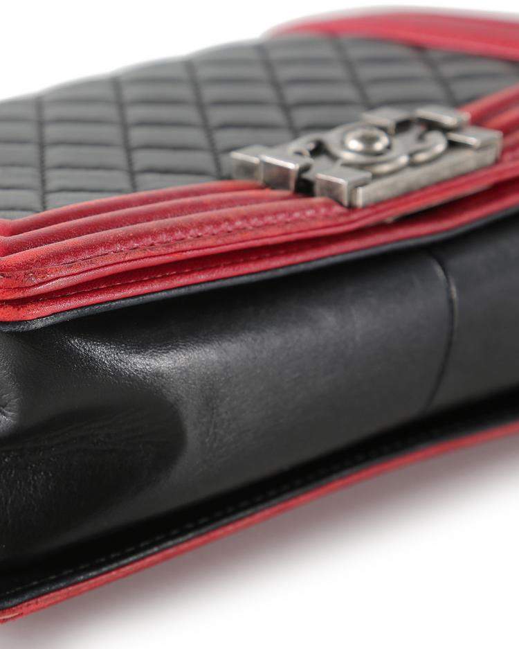 Pre Owned Chanel Black Quilted Leather With Red Trims Old Medium Boy Shoulder Bag