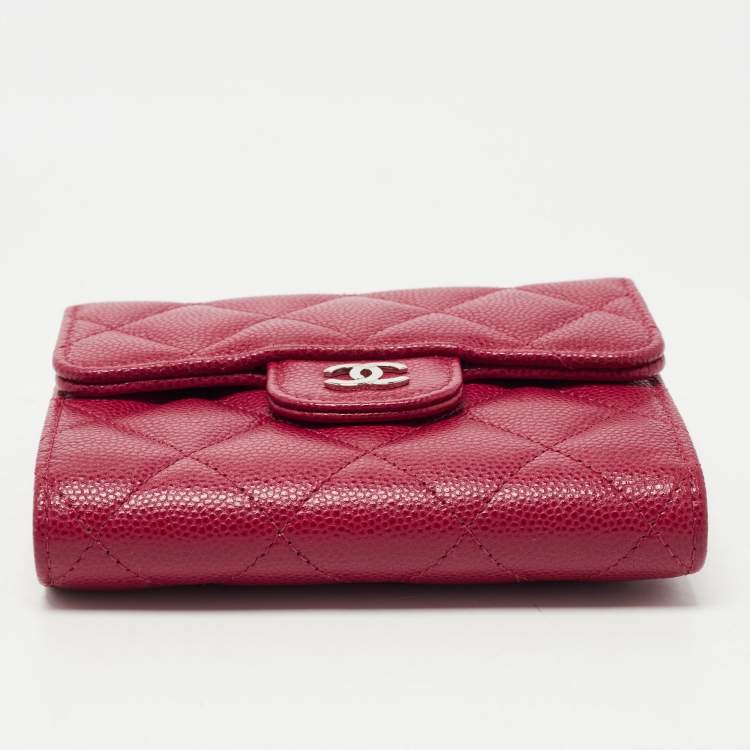 Pre Owned Chanel Red Quilted Caviar Leather Classic Trifold Wallet