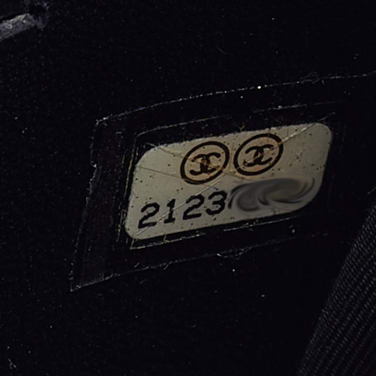 Pre Owned Chanel Black Quilted Leather Boy Zip Around Wallet