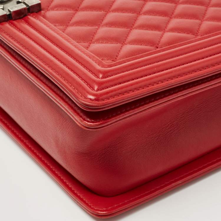 Pre Owned Chanel Red Quilted Leather New Medium Boy Shoulder Bag