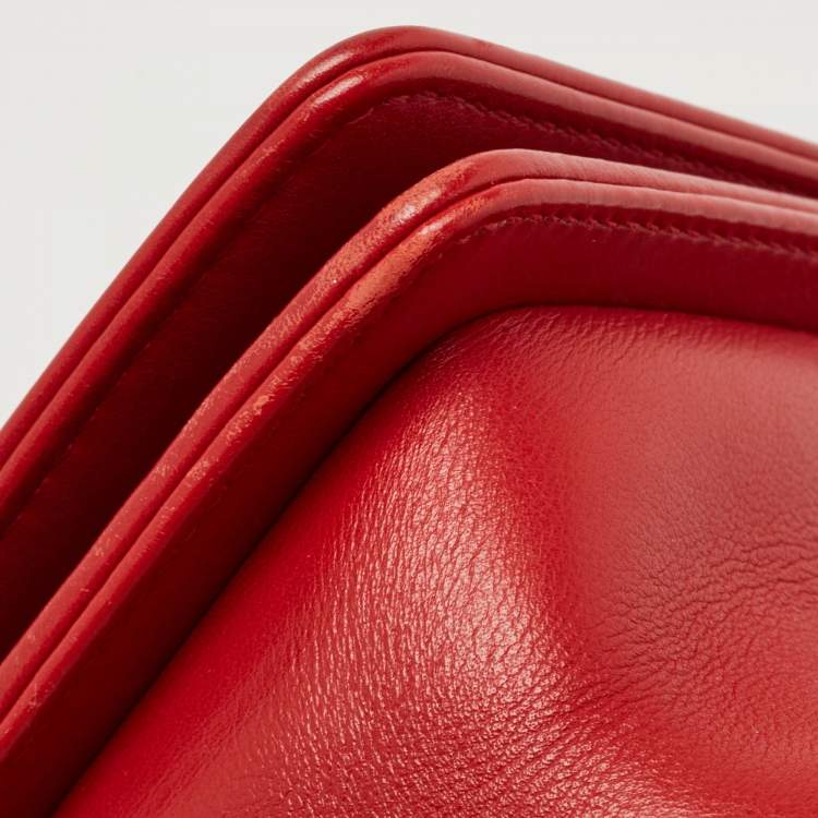 Pre Owned Chanel Red Quilted Leather New Medium Boy Shoulder Bag
