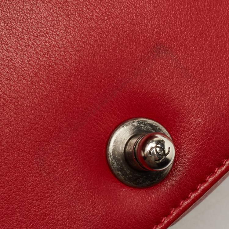 Pre Owned Chanel Red Quilted Leather New Medium Boy Shoulder Bag