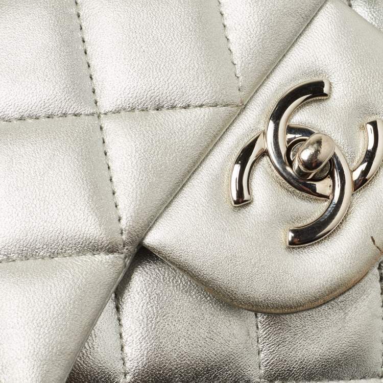 Pre Owned Chanel Silver Quilted Leather Maxi Classic Single Flap Bag