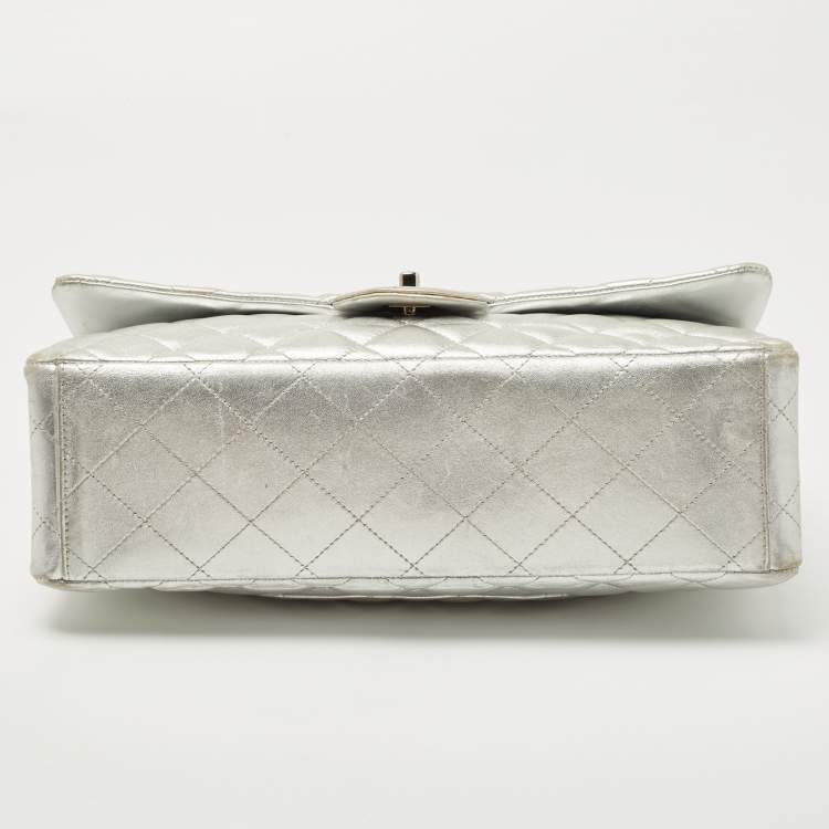 Pre Owned Chanel Silver Quilted Leather Maxi Classic Single Flap Bag
