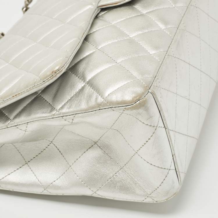 Pre Owned Chanel Silver Quilted Leather Maxi Classic Single Flap Bag