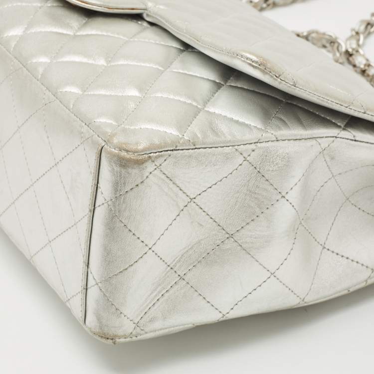 Pre Owned Chanel Silver Quilted Leather Maxi Classic Single Flap Bag