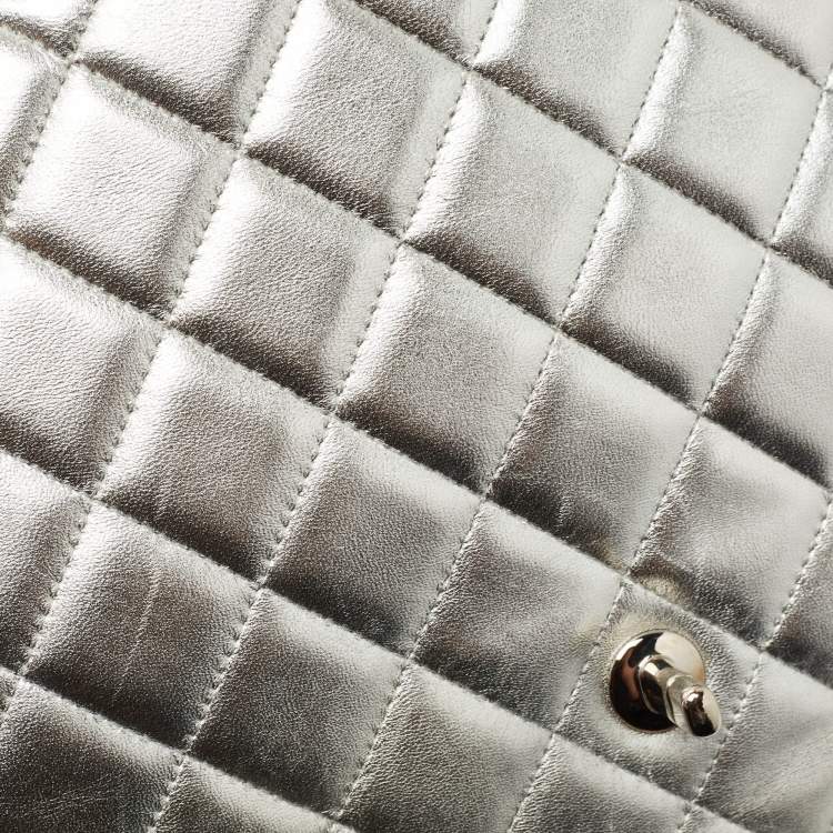 Pre Owned Chanel Silver Quilted Leather Maxi Classic Single Flap Bag