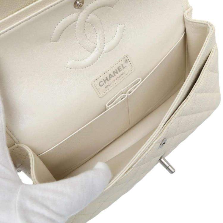 مملوكة مسبقًا Chanel White Leather Classic Medium Double Flap Shoulder Bag