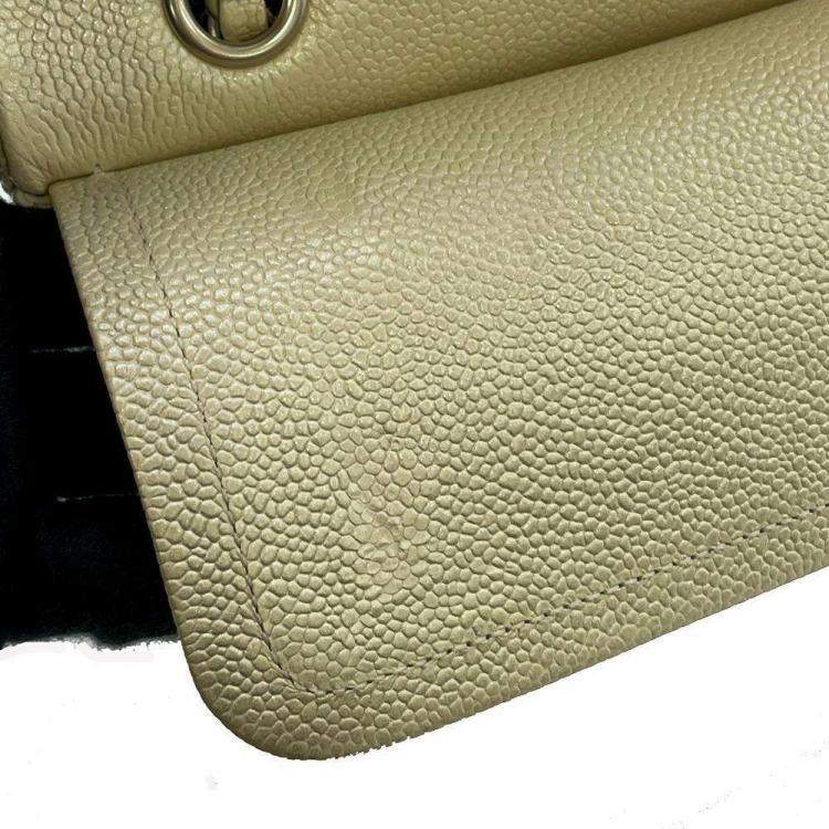 مملوكة مسبقًا Chanel White Leather Classic Medium Double Flap Shoulder Bag