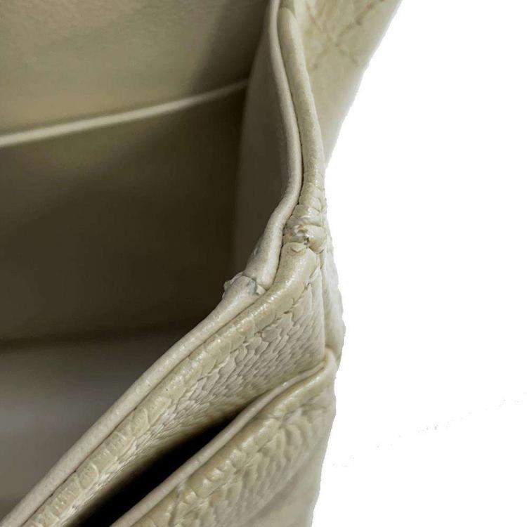 مملوكة مسبقًا Chanel White Leather Classic Medium Double Flap Shoulder Bag