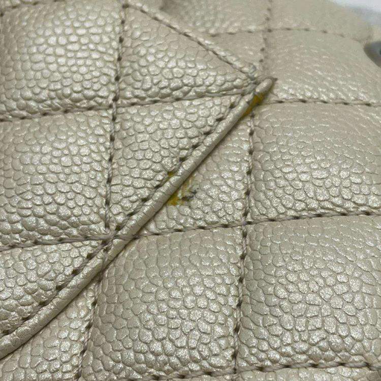 مملوكة مسبقًا Chanel White Leather Classic Medium Double Flap Shoulder Bag