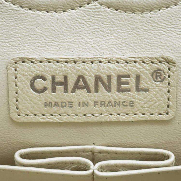 مملوكة مسبقًا Chanel White Leather Classic Medium Double Flap Shoulder Bag