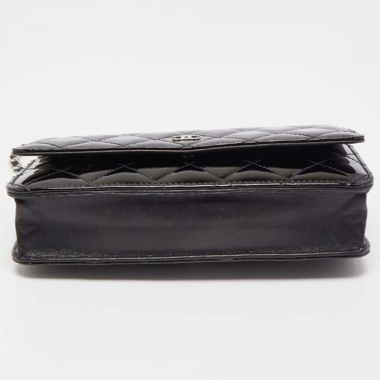 Pre Owned Chanel Black Quilted Patent Leather Classic Wallet on Chain