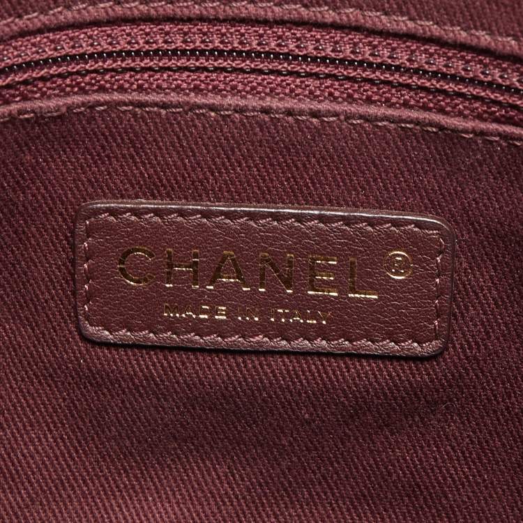 مملوكة مسبقًا Chanel Blue Chevron Iridescent Leather Large Surpique Tote
