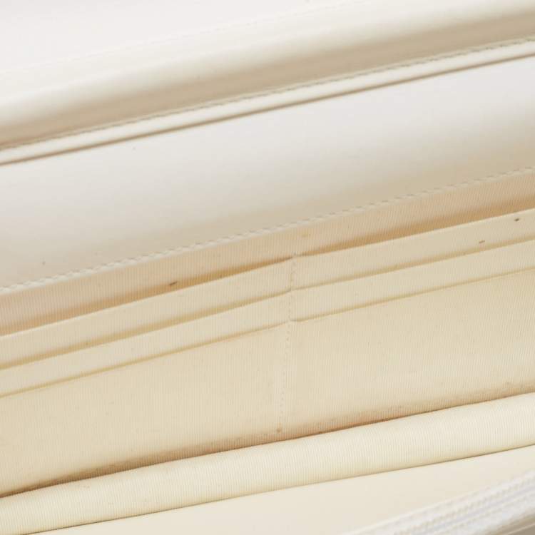 Pre Owned Chanel White Quilted Leather Boy WOC Bag