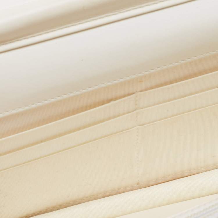 Pre Owned Chanel White Quilted Leather Boy WOC Bag