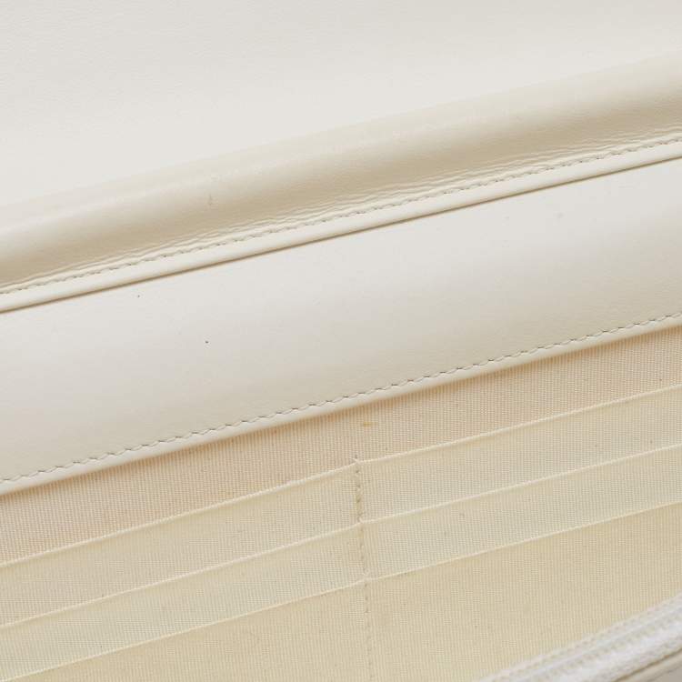 Pre Owned Chanel White Quilted Leather Boy WOC Bag