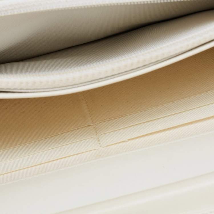 Pre Owned Chanel White Quilted Leather Boy WOC Bag