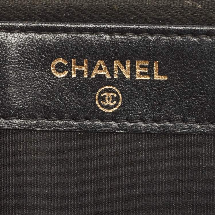 Pre Owned Chanel Black Quilted Leather Boy Zip Around Wallet On Chain