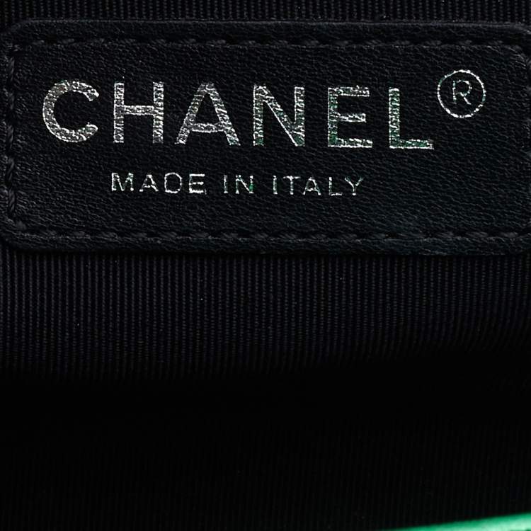 Pre Owned Chanel Green Quilted Patent Leather Medium Boy Flap Bag