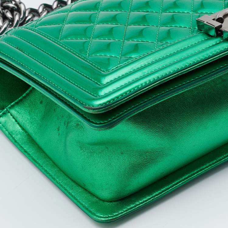 Pre Owned Chanel Green Quilted Patent Leather Medium Boy Flap Bag