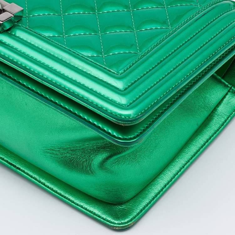 Pre Owned Chanel Green Quilted Patent Leather Medium Boy Flap Bag