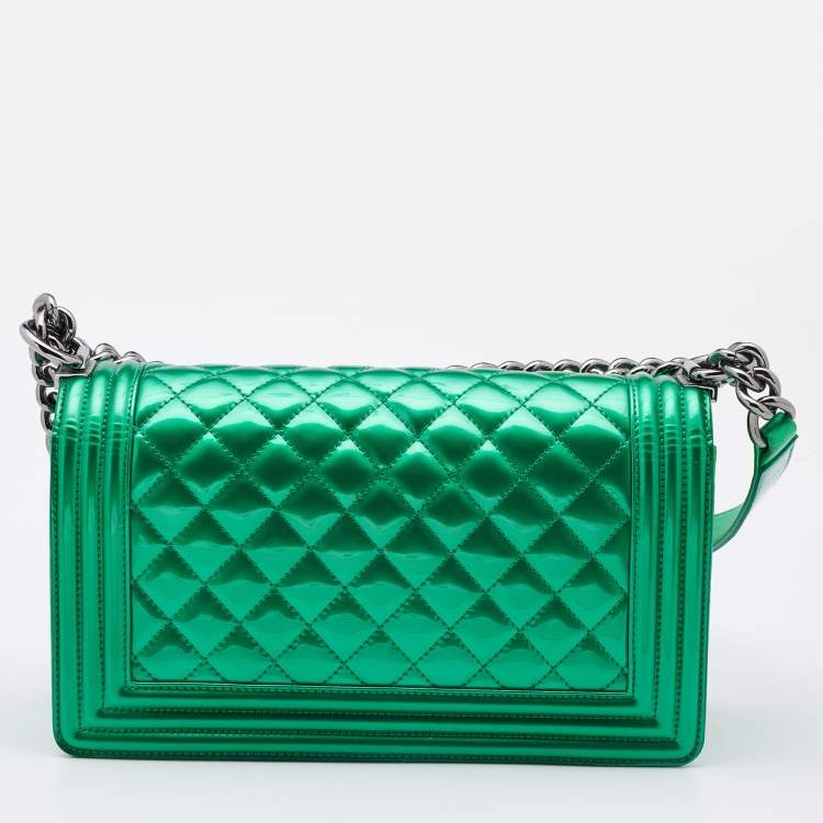Pre Owned Chanel Green Quilted Patent Leather Medium Boy Flap Bag