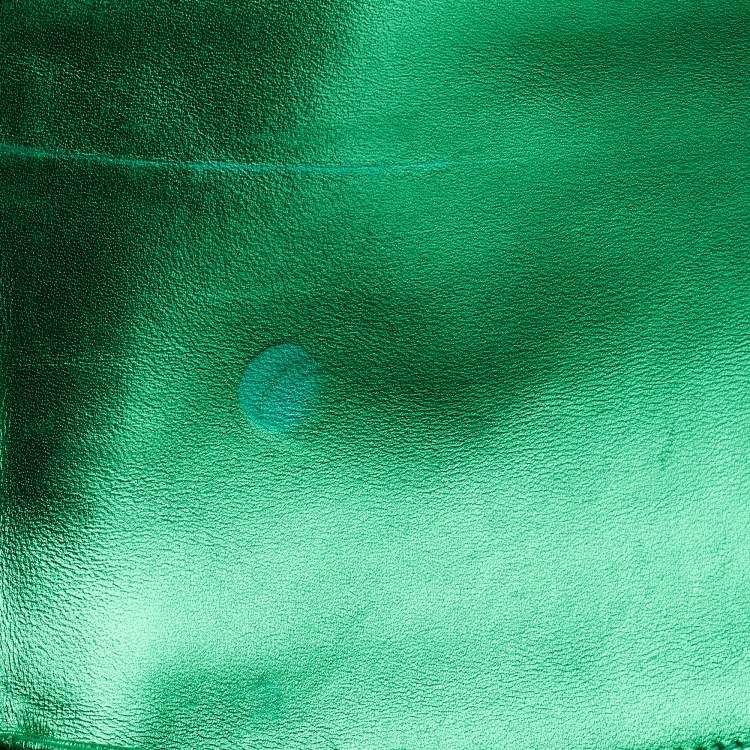 Pre Owned Chanel Green Quilted Patent Leather Medium Boy Flap Bag