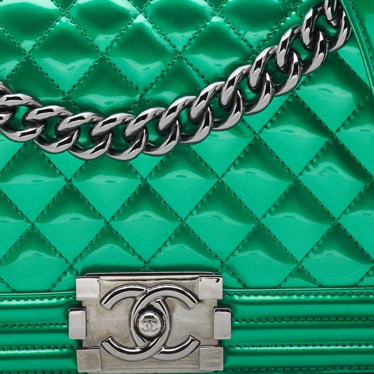 Pre Owned Chanel Green Quilted Patent Leather Medium Boy Flap Bag