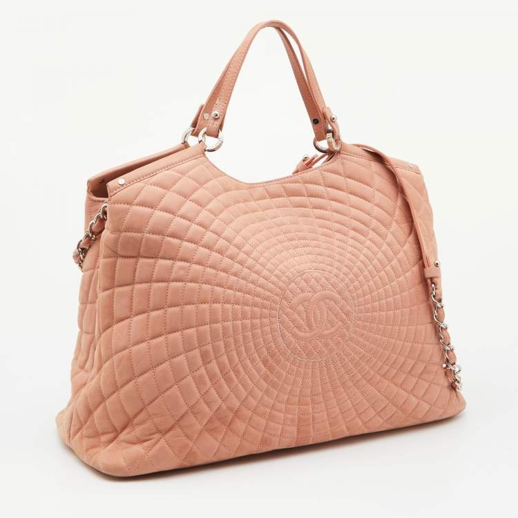 Pre Owned Chanel Light Pink Quilted Iridescent Leather Large Sea Hit Tote