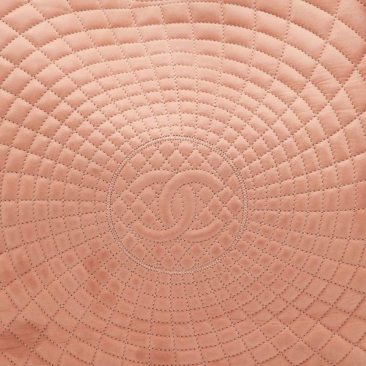 Pre Owned Chanel Light Pink Quilted Iridescent Leather Large Sea Hit Tote