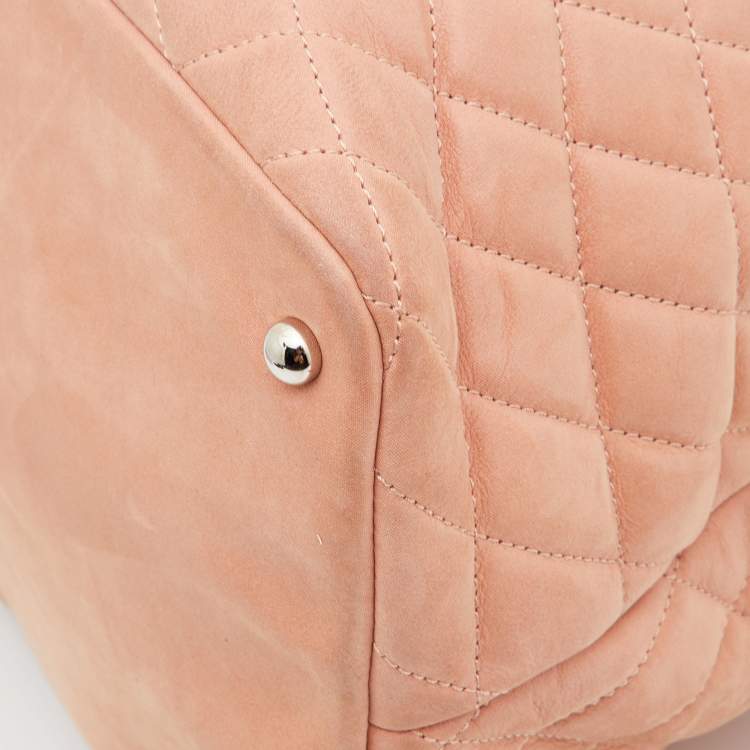 Pre Owned Chanel Light Pink Quilted Iridescent Leather Large Sea Hit Tote