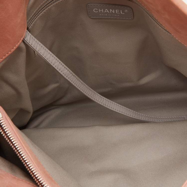 Pre Owned Chanel Light Pink Quilted Iridescent Leather Large Sea Hit Tote