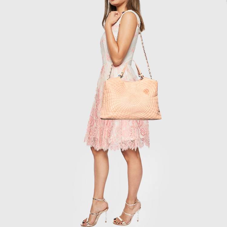Pre Owned Chanel Light Pink Quilted Iridescent Leather Large Sea Hit Tote