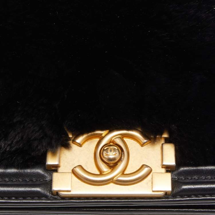 Pre Owned Chanel Black Leather and Rabbit Fur Small Boy Flap Bag