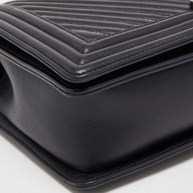 Pre Owned Chanel Black Chevron Leather Chain New Medium Boy Bag