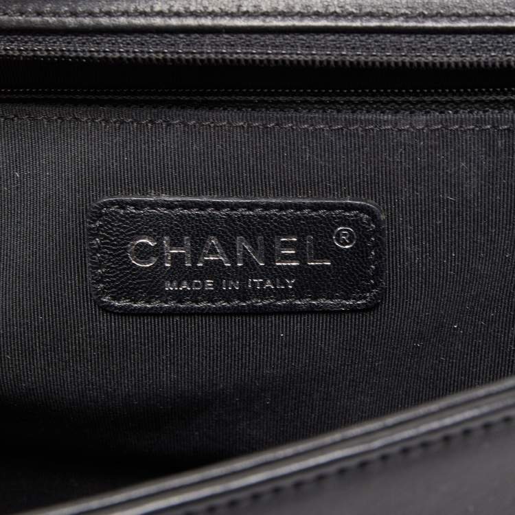 Pre Owned Chanel Black Chevron Leather Chain New Medium Boy Bag