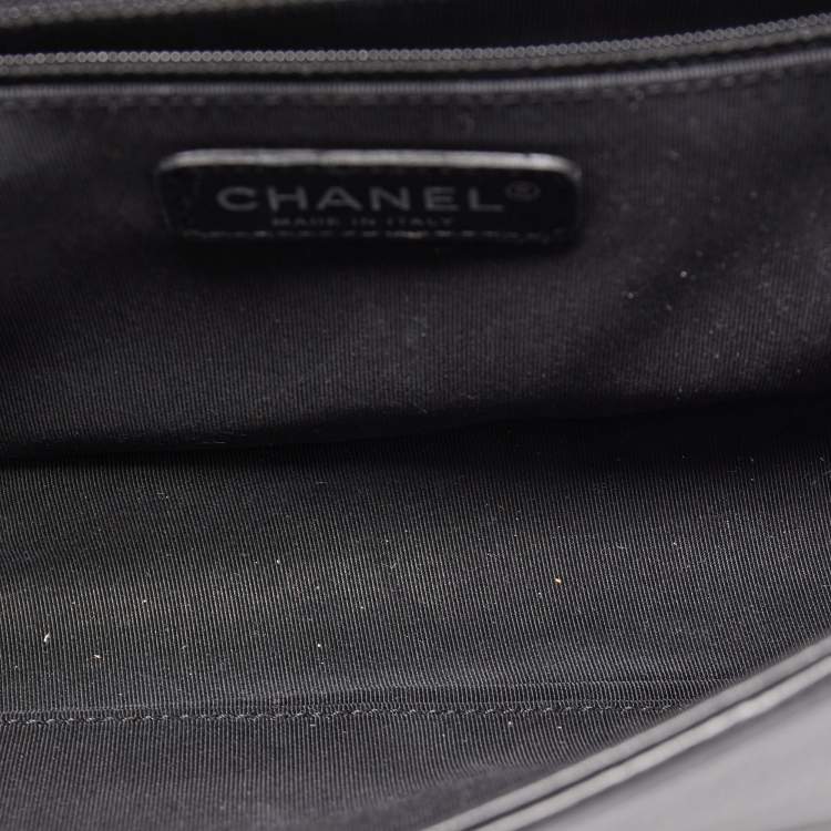 Pre Owned Chanel Black Chevron Leather Chain New Medium Boy Bag