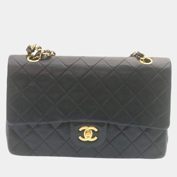 Chanel, Pre-Loved Black Quilted Lambskin Double Flap Bag Medium,  Black : Luxury Stores