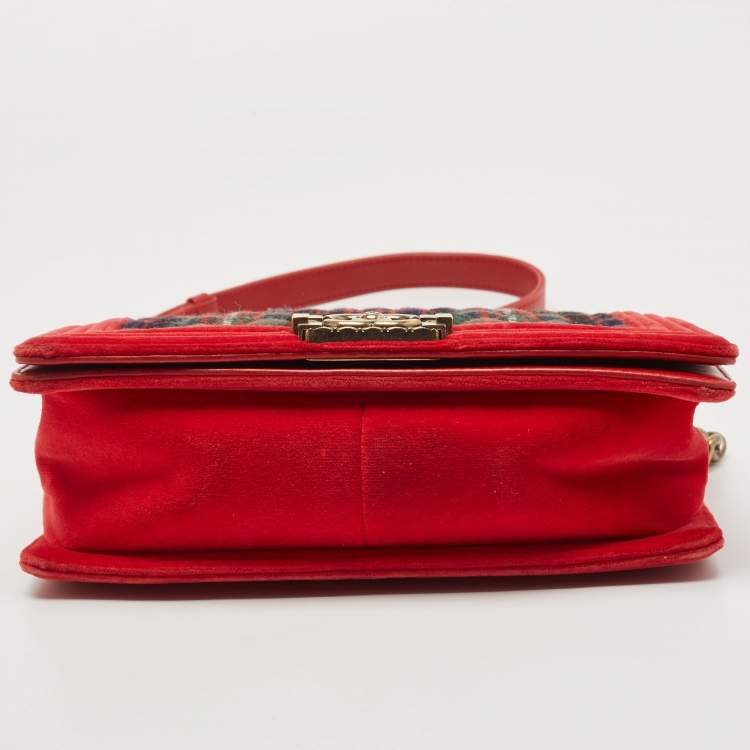 Pre Owned Chanel Red/Green Quilted Tweed and Velvet Medium Boy Flap Bag