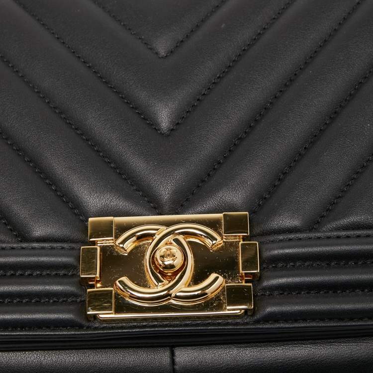 Pre Owned Chanel Black Chevron Leather Medium Boy Flap Bag
