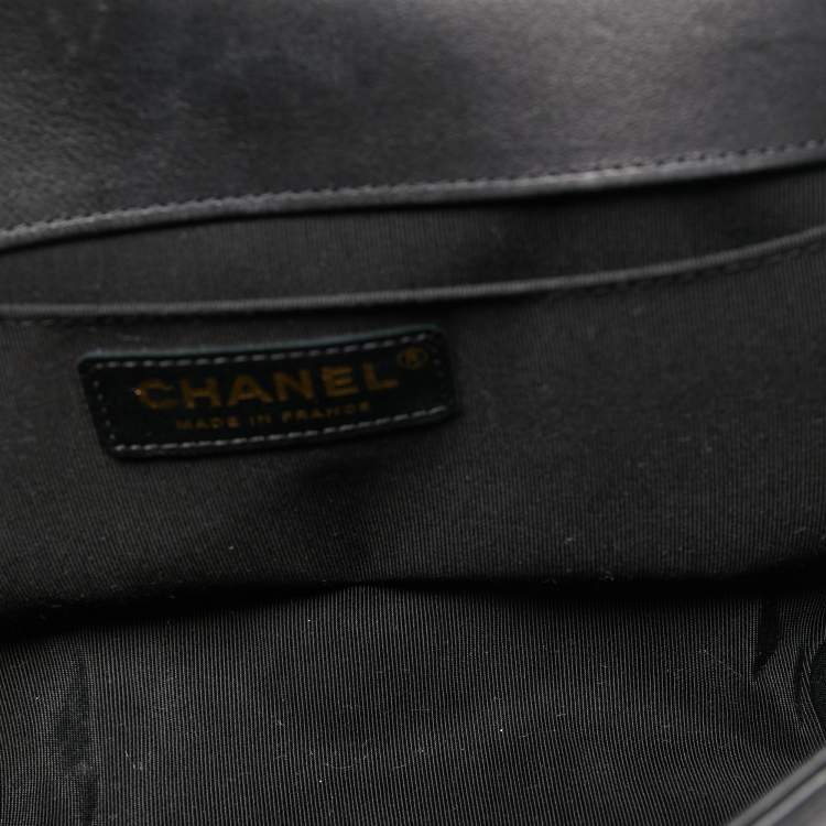 Pre Owned Chanel Black Chevron Leather Medium Boy Flap Bag