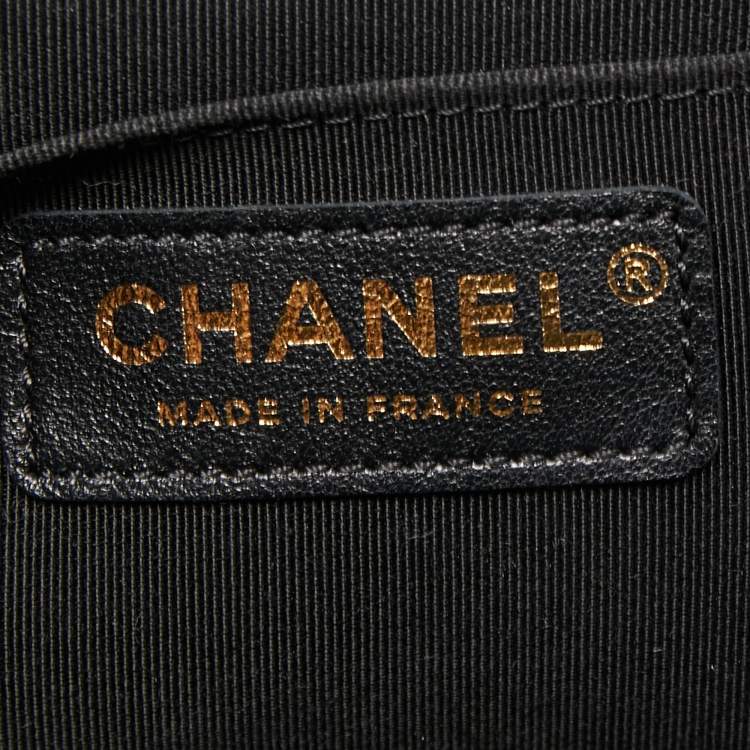 Pre Owned Chanel Black Chevron Leather Medium Boy Flap Bag