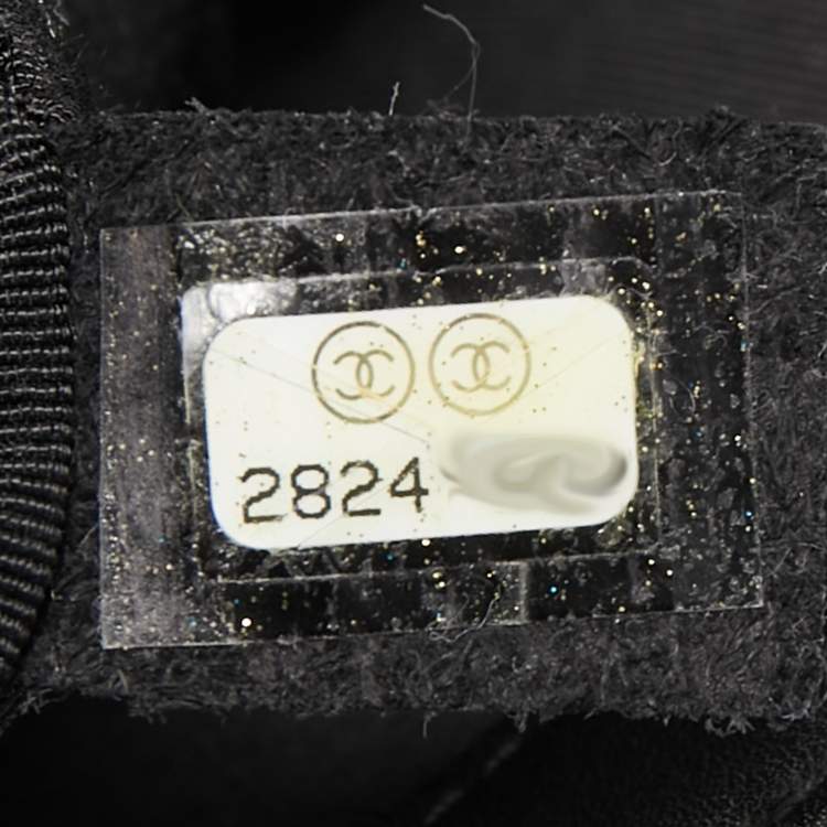 Pre Owned Chanel Black Chevron Leather Medium Boy Flap Bag